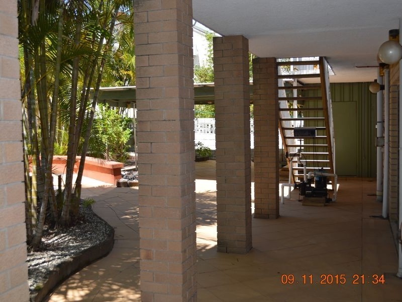 17 Brighton Parade, Southport QLD 4215