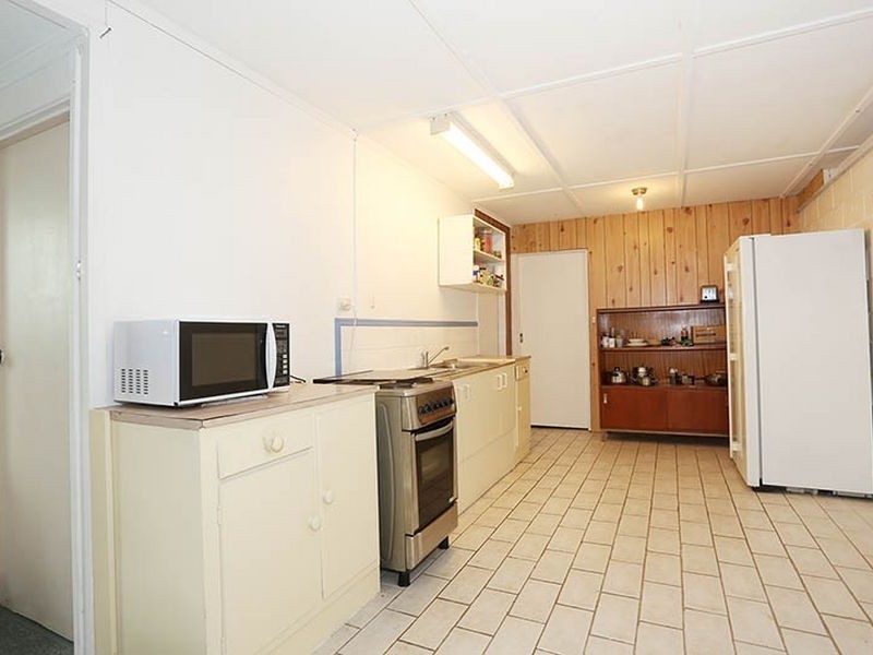 17 Kathleen Avenue, Southport QLD 4215