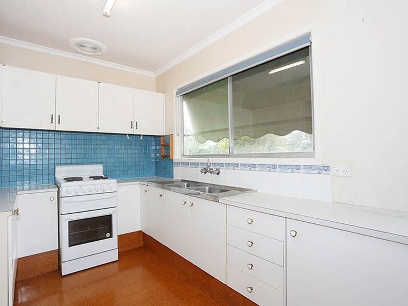 17 Kathleen Avenue, Southport QLD 4215