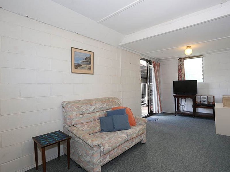 17 Kathleen Avenue, Southport QLD 4215