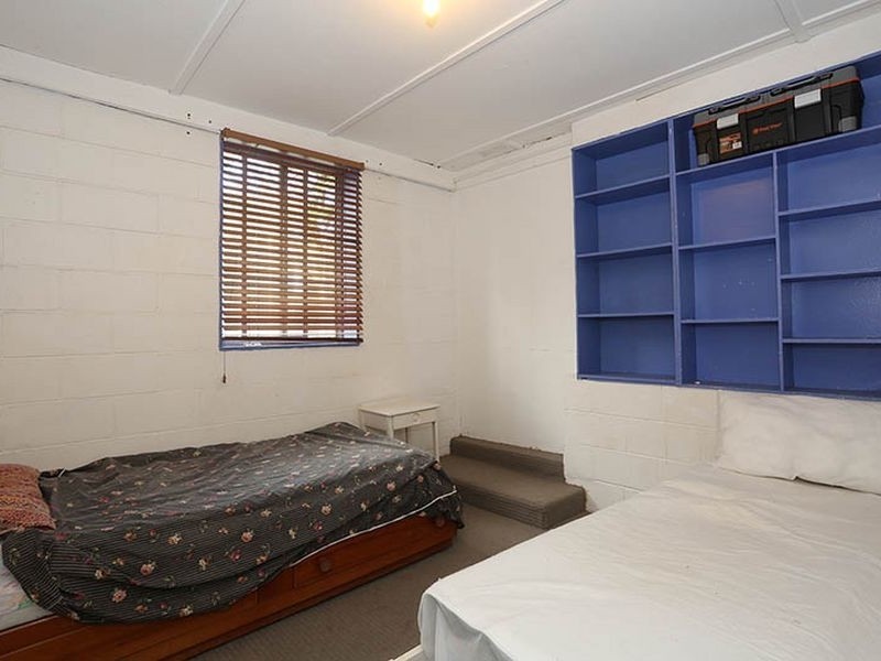 17 Kathleen Avenue, Southport QLD 4215