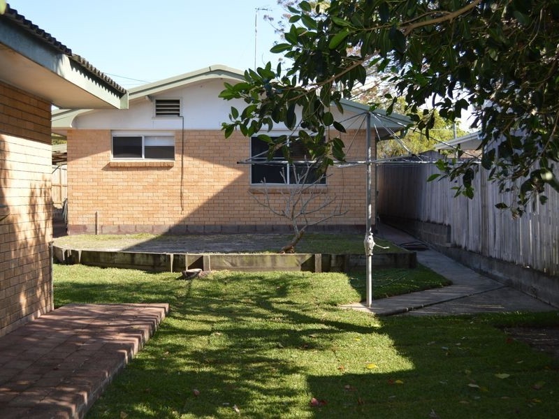 25 Fisher Avenue, Southport QLD 4215