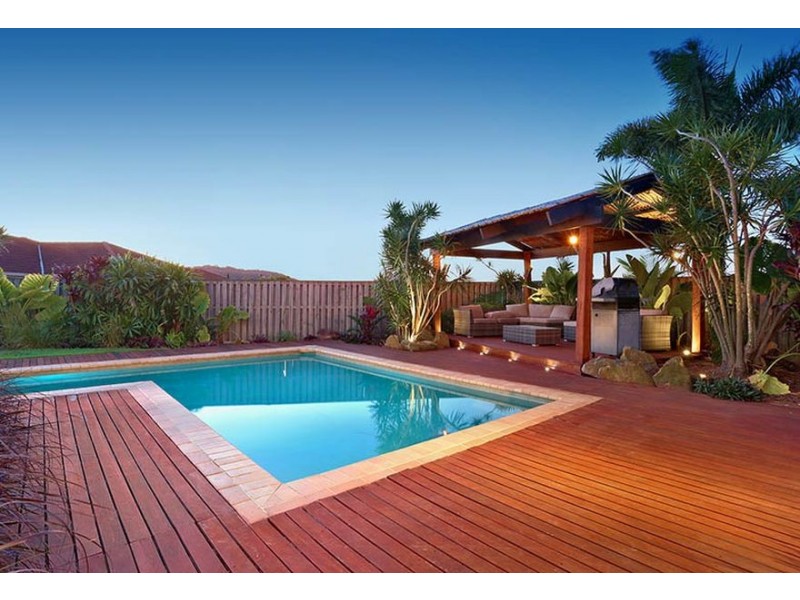 16 Beerwah Street, Pacific Pines QLD 4211