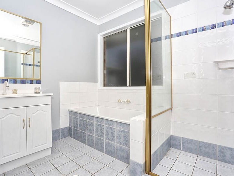 16 Beerwah Street, Pacific Pines QLD 4211