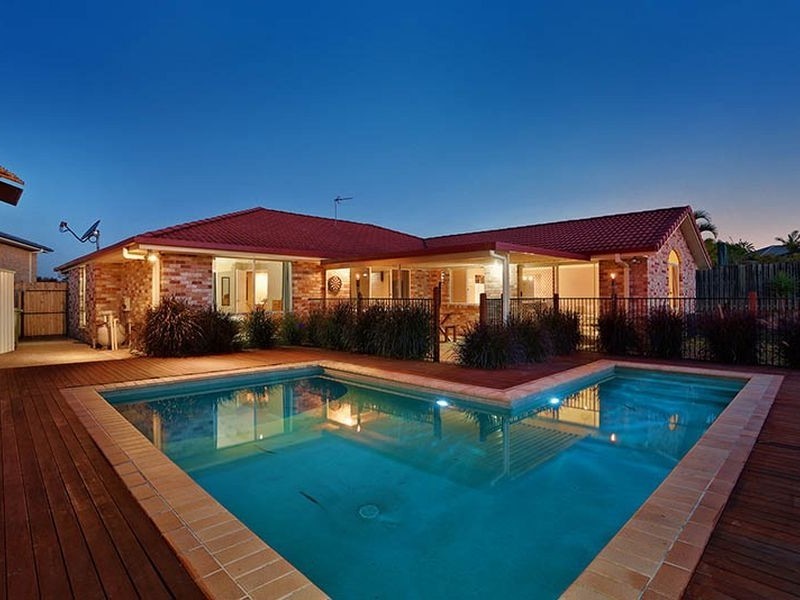 16 Beerwah Street, Pacific Pines QLD 4211