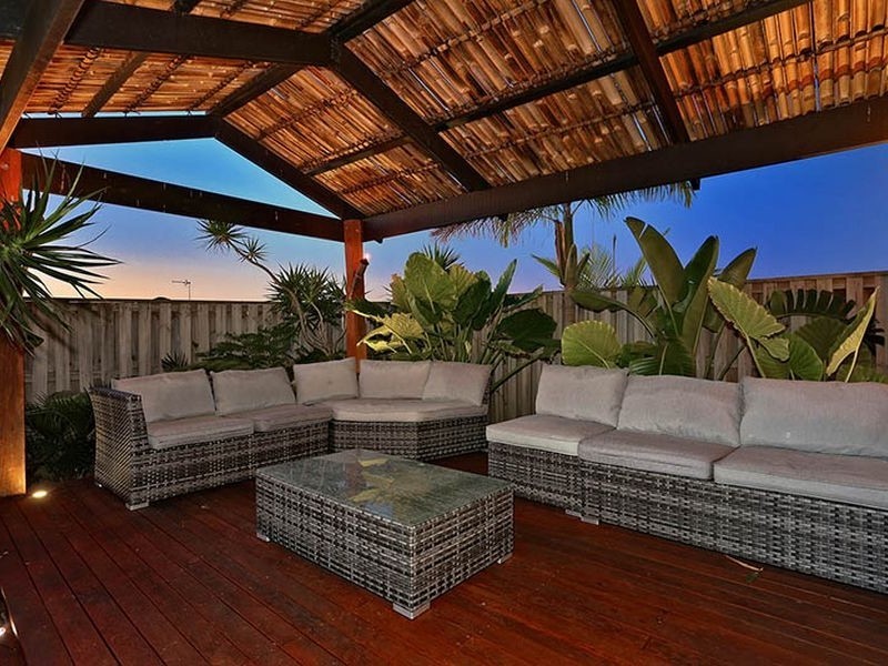 16 Beerwah Street, Pacific Pines QLD 4211