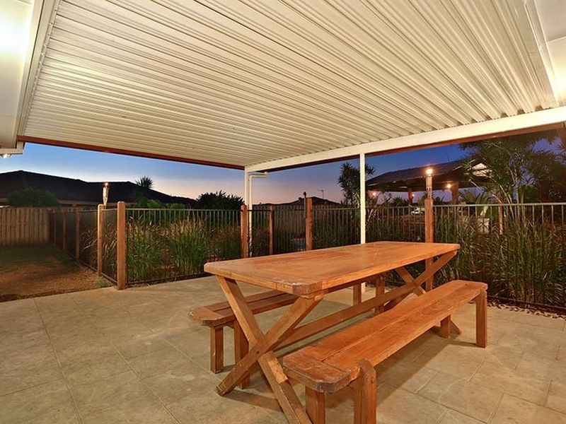 16 Beerwah Street, Pacific Pines QLD 4211