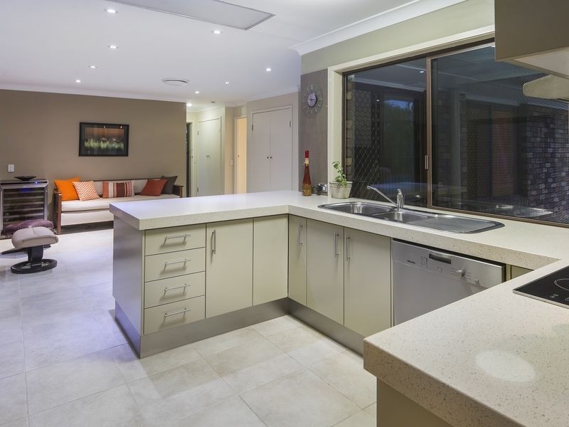 137 Alison Road, Carrara QLD 4211