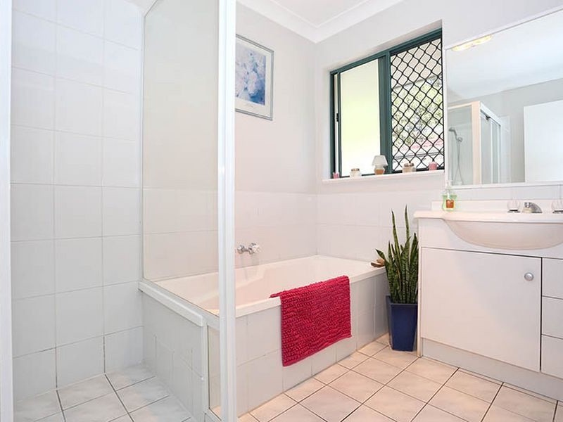 13/6 Buddy Holly Close, Parkwood QLD 4214