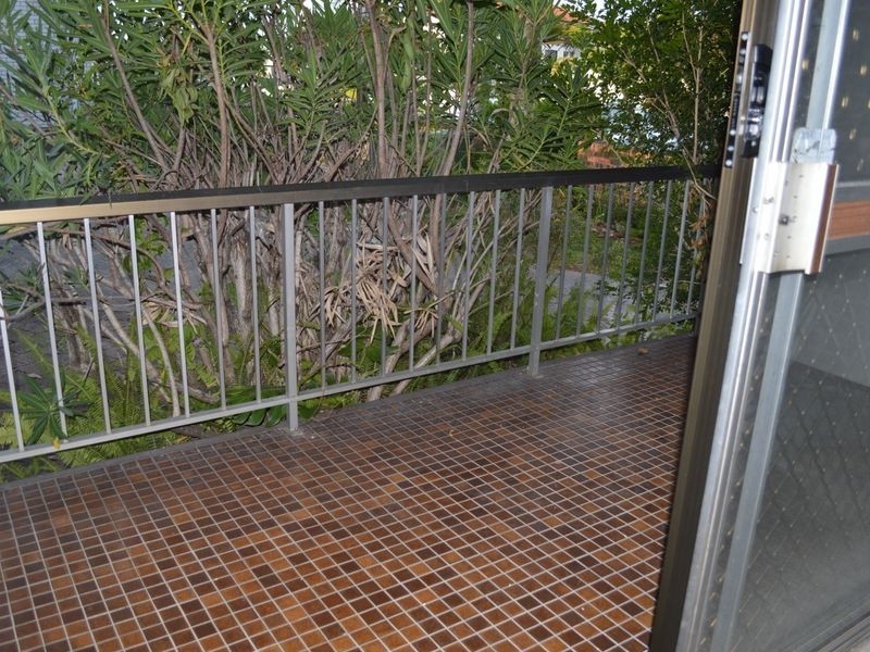 1/210 Scarborough Street, Southport QLD 4215