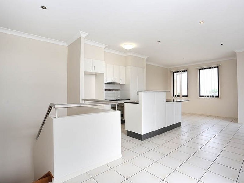 1/1 Campelles Avenue, Varsity Lakes QLD 4227