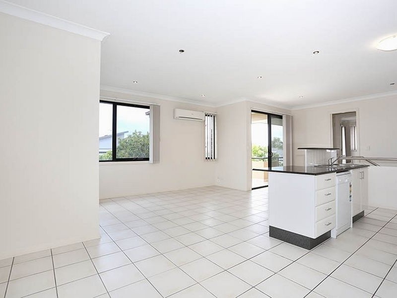 1/1 Campelles Avenue, Varsity Lakes QLD 4227