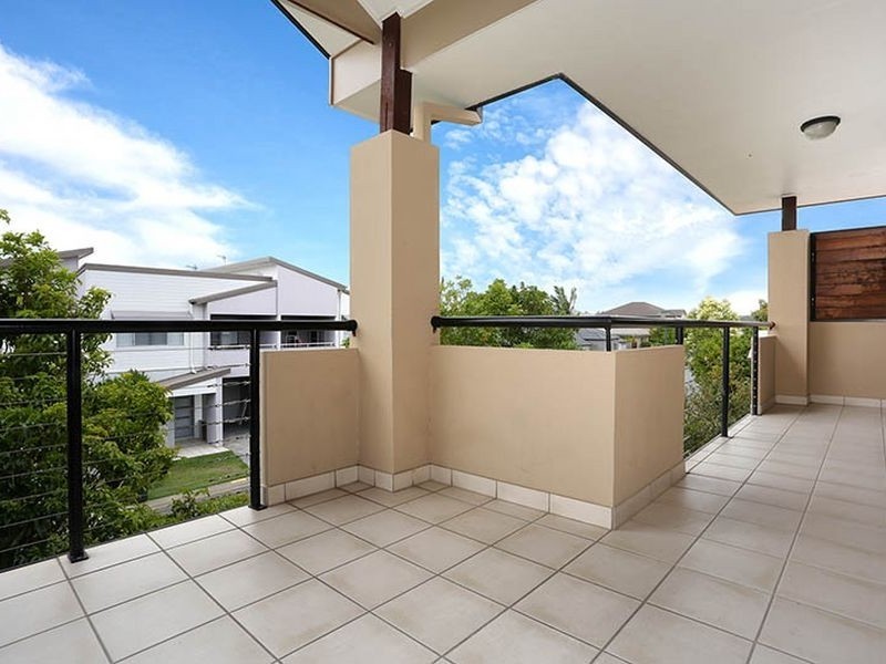 1/1 Campelles Avenue, Varsity Lakes QLD 4227