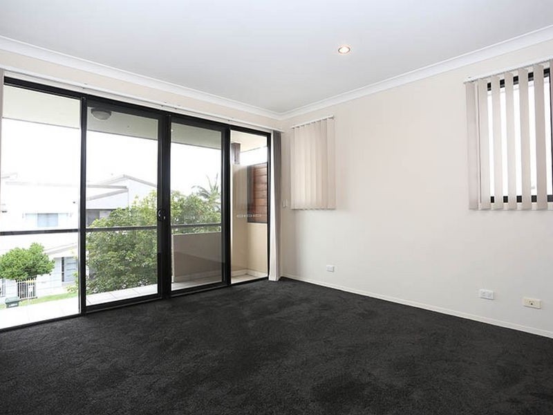 1/1 Campelles Avenue, Varsity Lakes QLD 4227