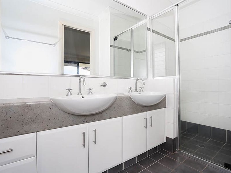 1/1 Campelles Avenue, Varsity Lakes QLD 4227