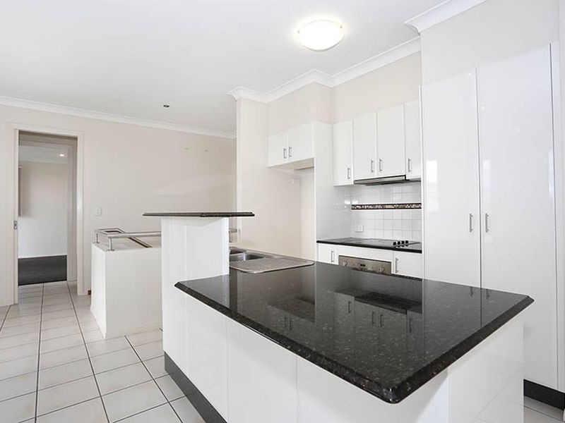 1/1 Campelles Avenue, Varsity Lakes QLD 4227
