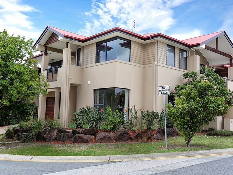 1/1 Campelles Avenue, Varsity Lakes QLD 4227
