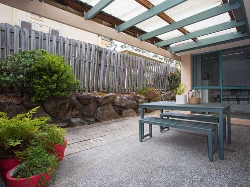 1/110 Greenacre Drive, Parkwood QLD 4214