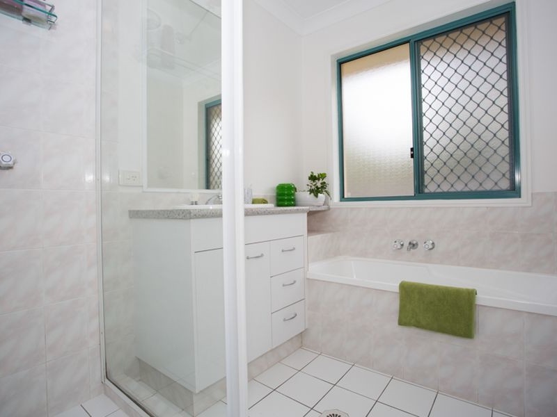 1/110 Greenacre Drive, Parkwood QLD 4214