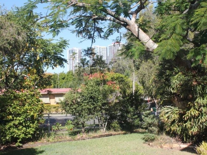 15 Water Street, Southport QLD 4215