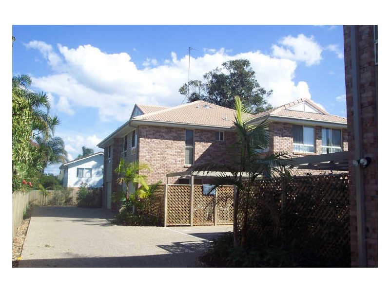2/18 Broad Street, Labrador QLD 4215