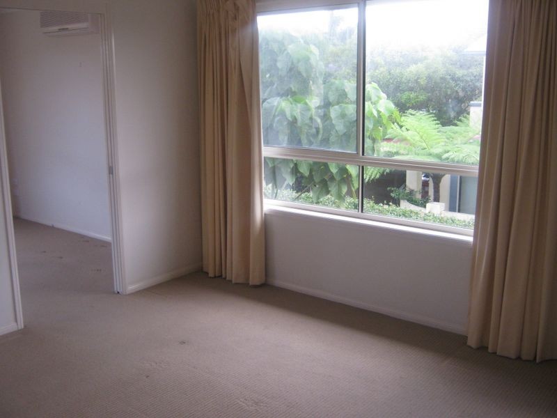 2/18 Broad Street, Labrador QLD 4215