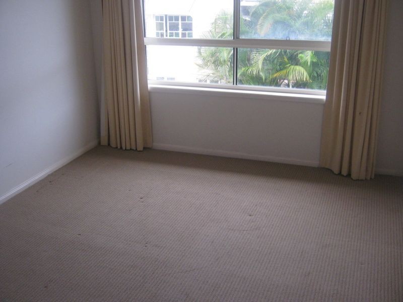2/18 Broad Street, Labrador QLD 4215