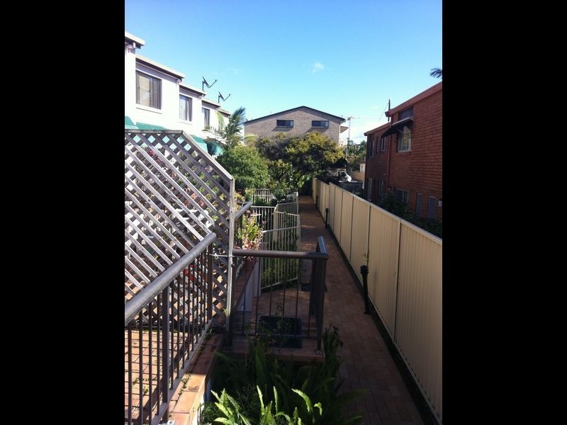 4/16 Lather Street, Southport QLD 4215