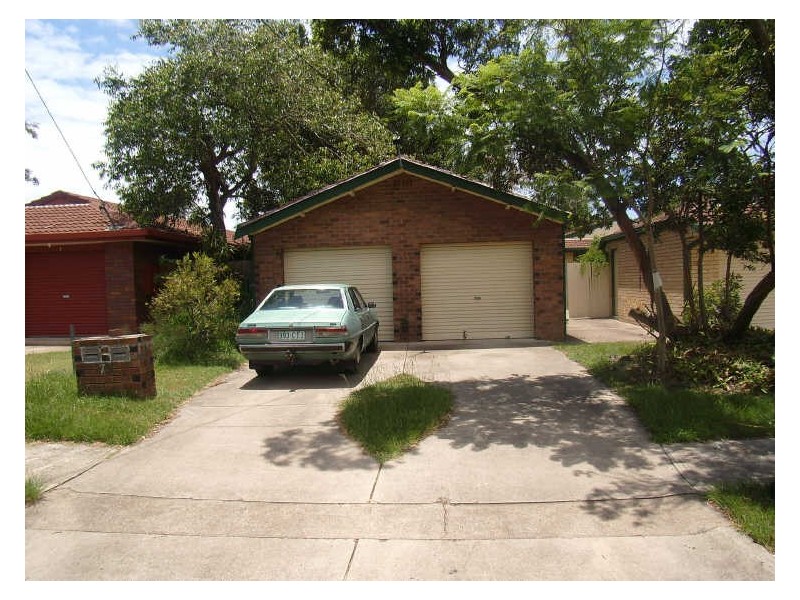 2/79 Worendo Street, Southport QLD 4215