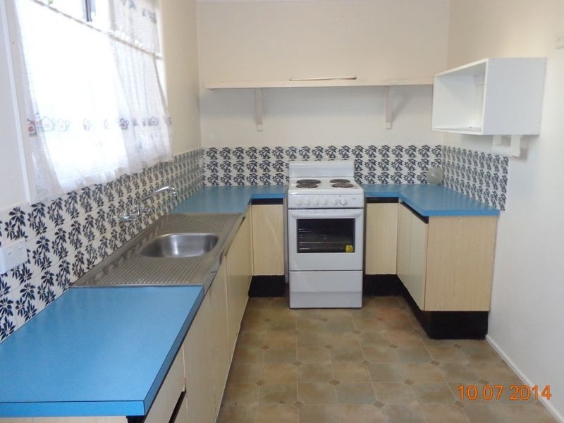 2/79 Worendo Street, Southport QLD 4215