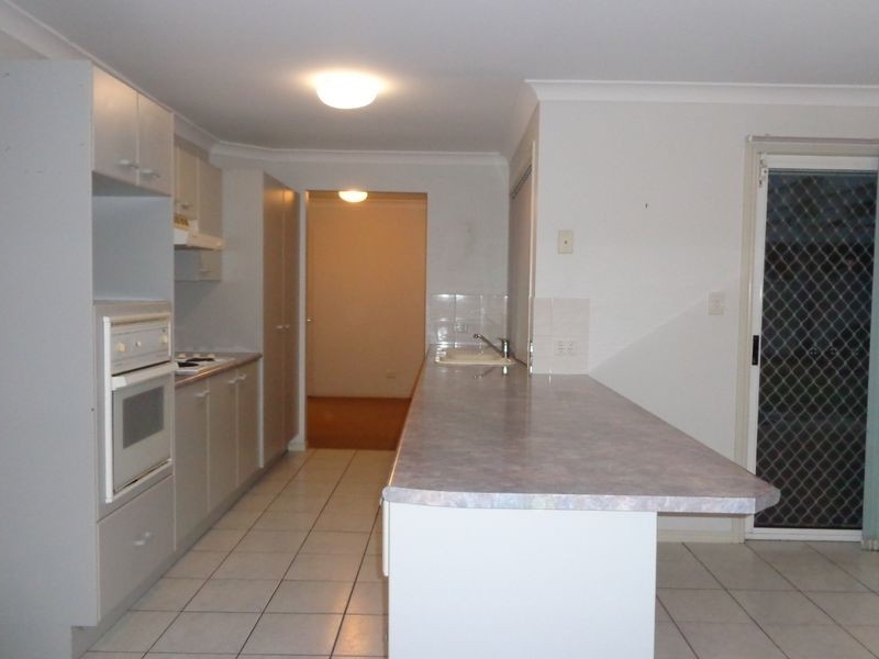 4 Yarraglen Place, Parkwood QLD 4214