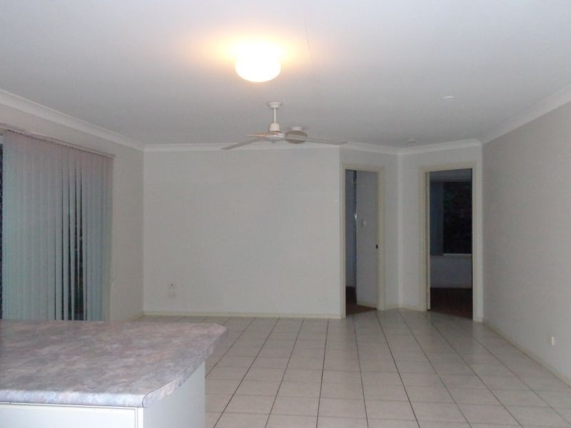 4 Yarraglen Place, Parkwood QLD 4214