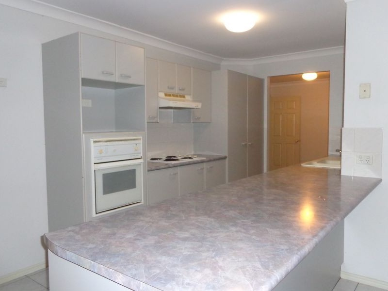 4 Yarraglen Place, Parkwood QLD 4214