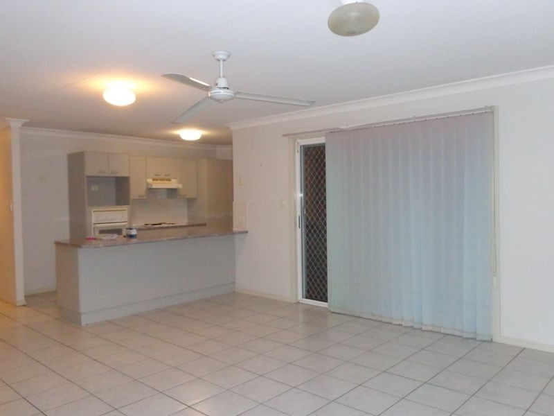 4 Yarraglen Place, Parkwood QLD 4214