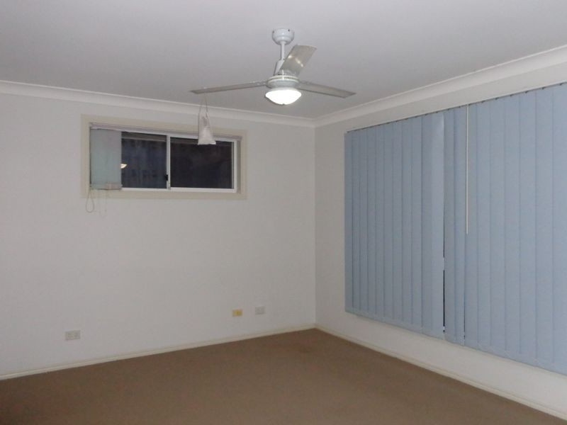 4 Yarraglen Place, Parkwood QLD 4214