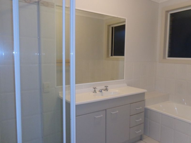 4 Yarraglen Place, Parkwood QLD 4214