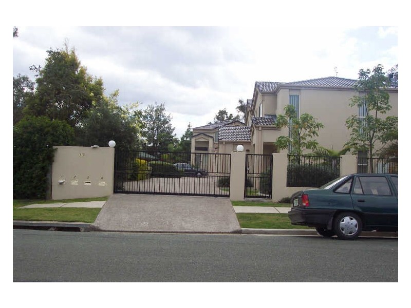 1/113 Pohlman Street, Southport QLD 4215