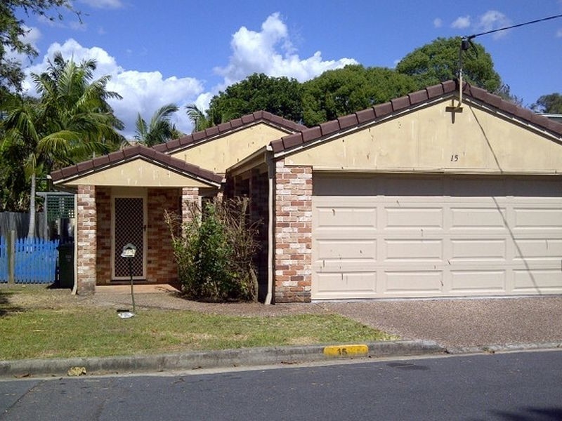 15 Lara Avenue, Southport QLD 4215