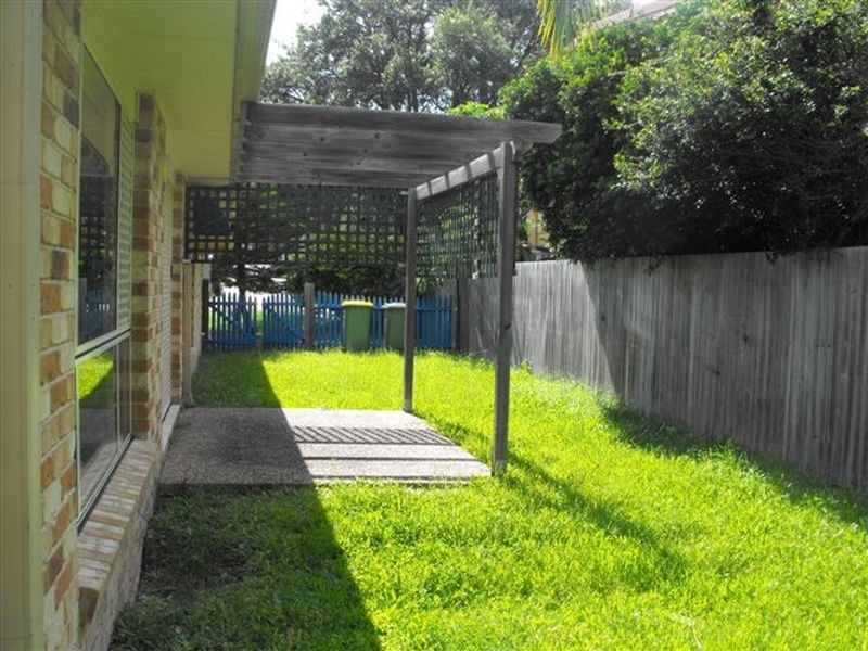 15 Lara Avenue, Southport QLD 4215