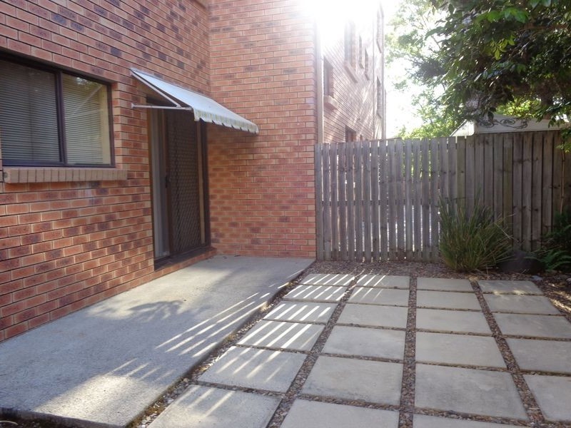 2/16 Madang Crescent, Runaway Bay QLD 4216