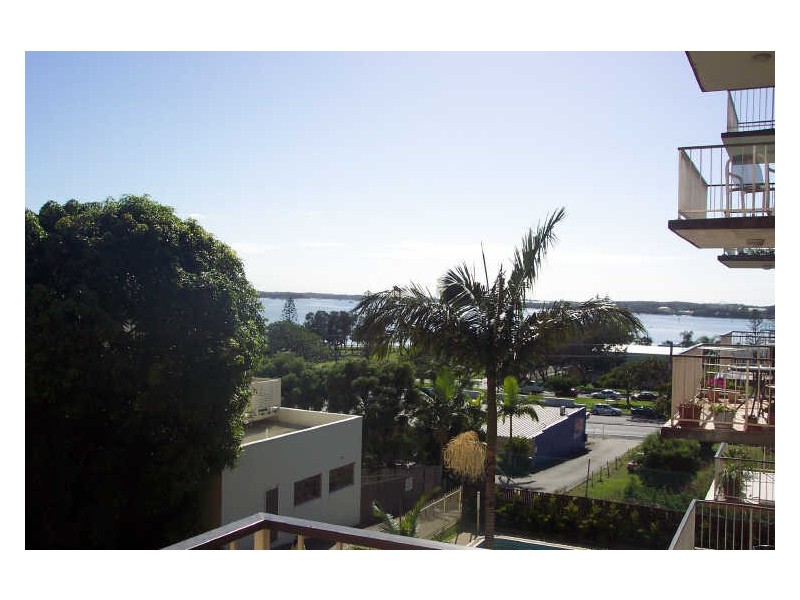 8/72 Marine Parade, Southport QLD 4215