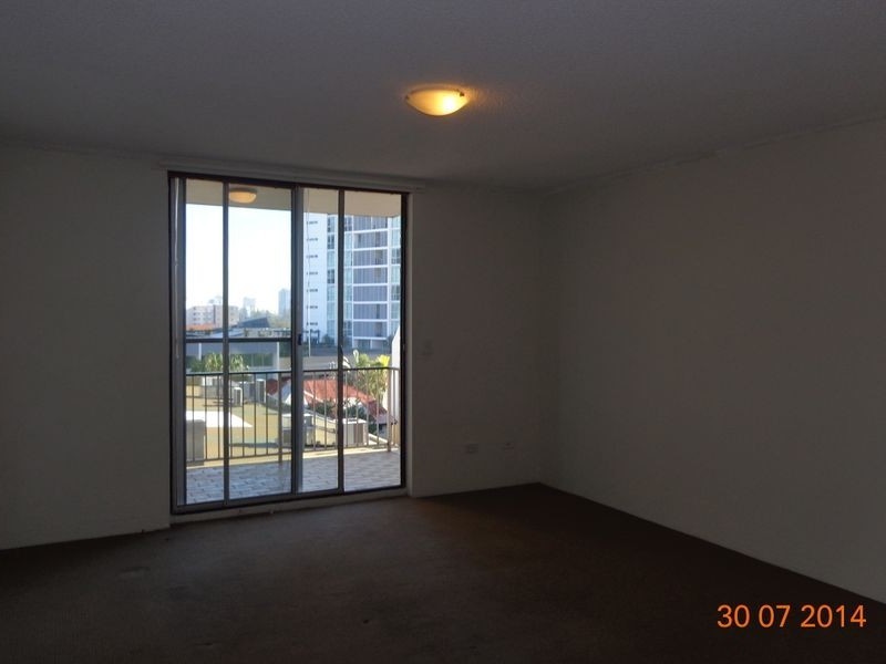 8/72 Marine Parade, Southport QLD 4215