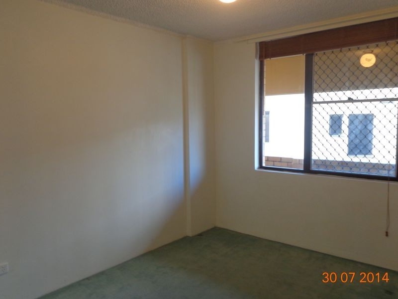 8/72 Marine Parade, Southport QLD 4215