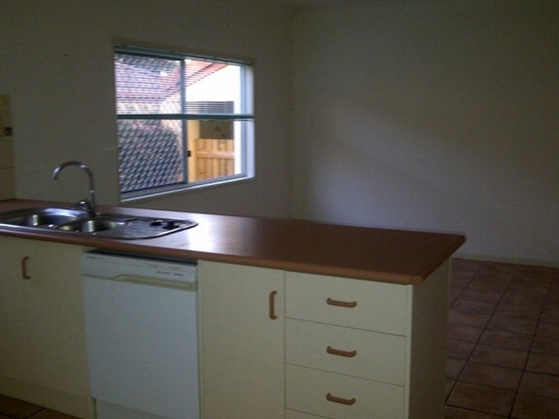 2/6 King Street, Southport QLD 4215