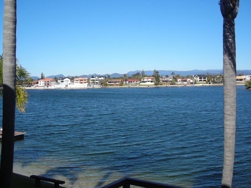 11/17 Duet Drive, Mermaid Waters QLD 4218