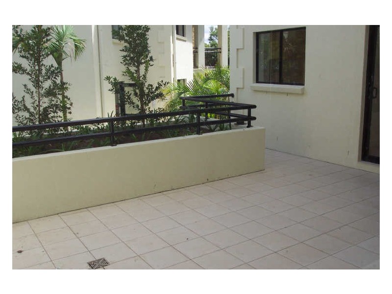 2/138 High Street, Southport QLD 4215