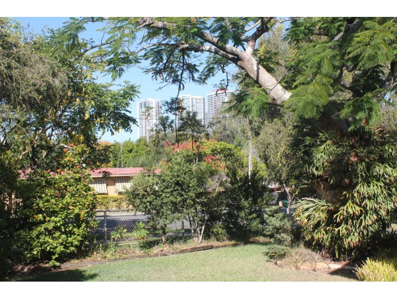 15 Water Street, Southport QLD 4215