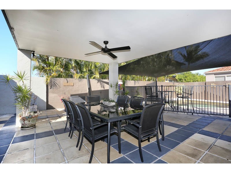 59 Deborah Avenue, Benowa Waters QLD 4217