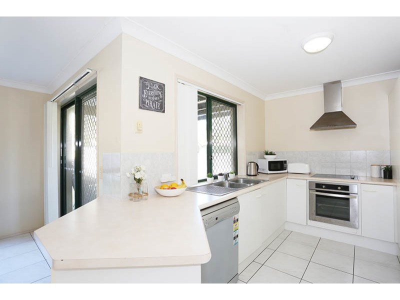 2/184 Greenacre Drive, Arundel QLD 4214