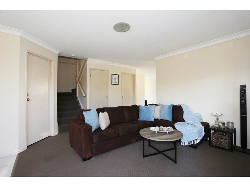 2/184 Greenacre Drive, Arundel QLD 4214